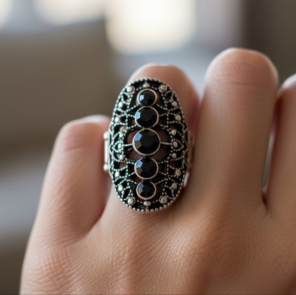 Costume Ring - Picture 7 of 8